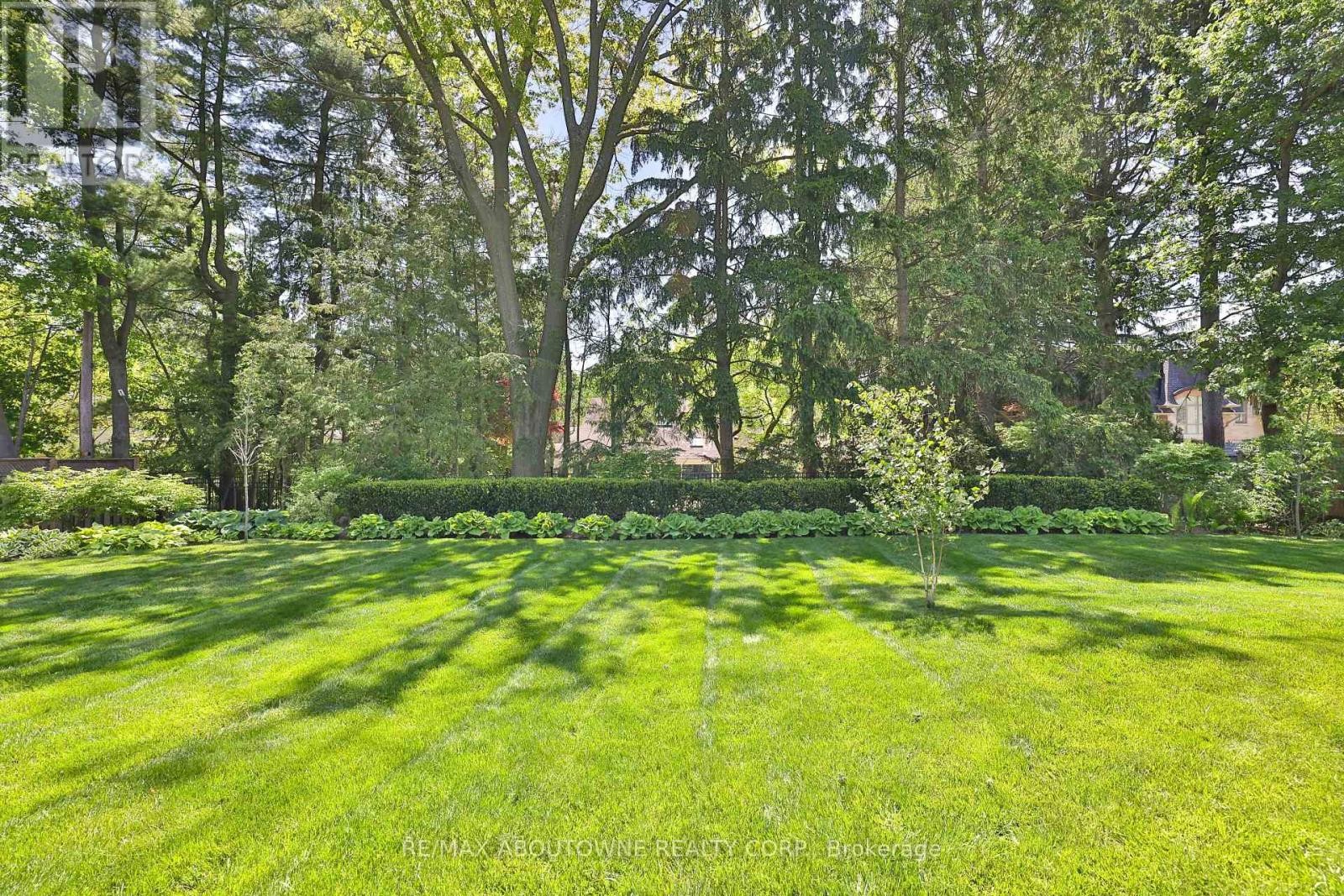 












1268 HILLHURST ROAD

,
Oakville (MO Morrison),




Ontario
L6J1X4

