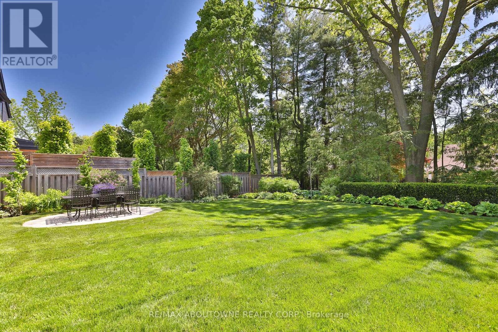 












1268 HILLHURST ROAD

,
Oakville (MO Morrison),




Ontario
L6J1X4

