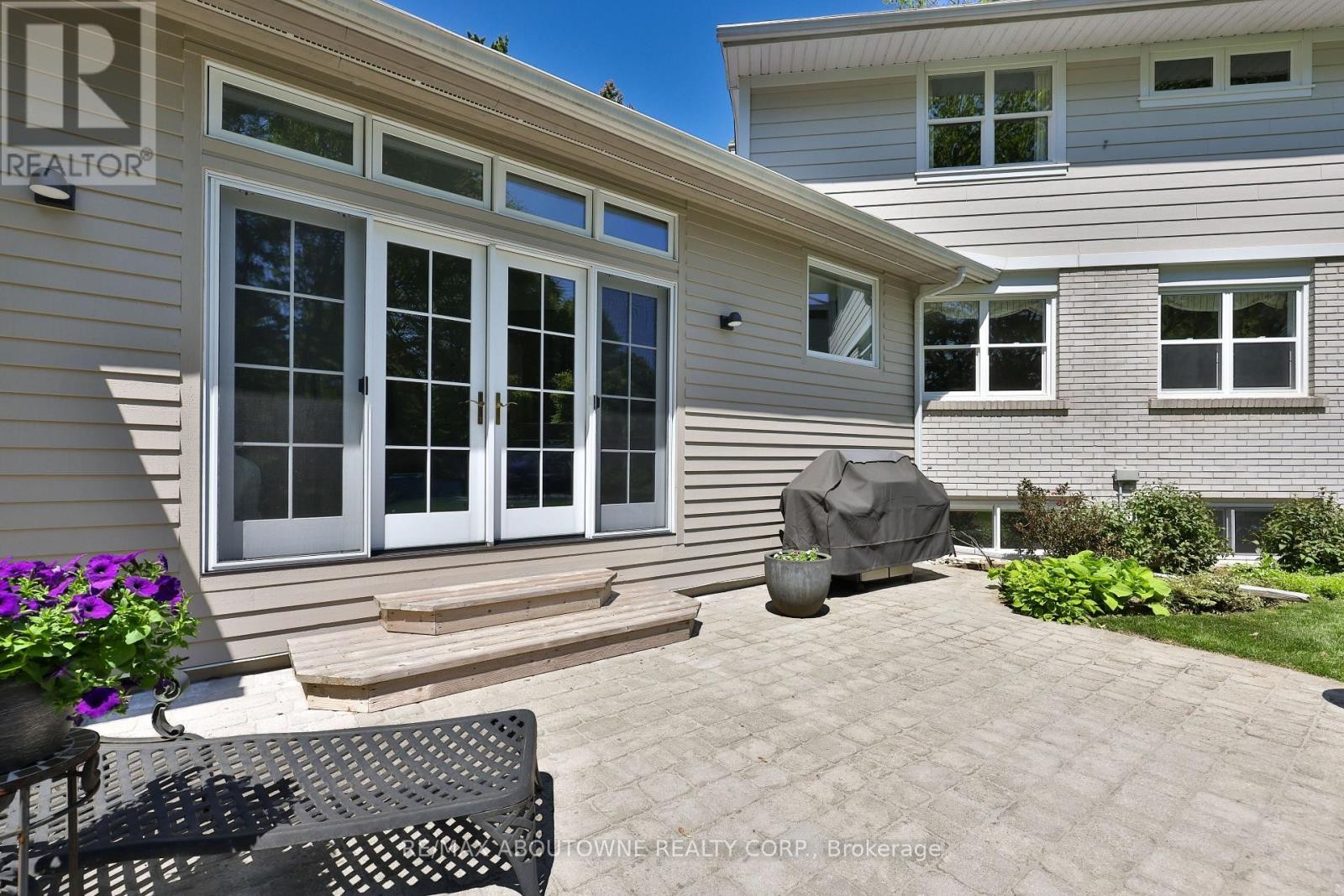 












1268 HILLHURST ROAD

,
Oakville (MO Morrison),




Ontario
L6J1X4

