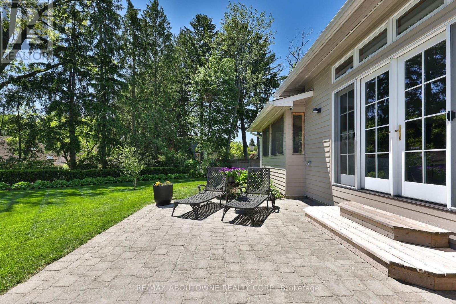 












1268 HILLHURST ROAD

,
Oakville (MO Morrison),




Ontario
L6J1X4

