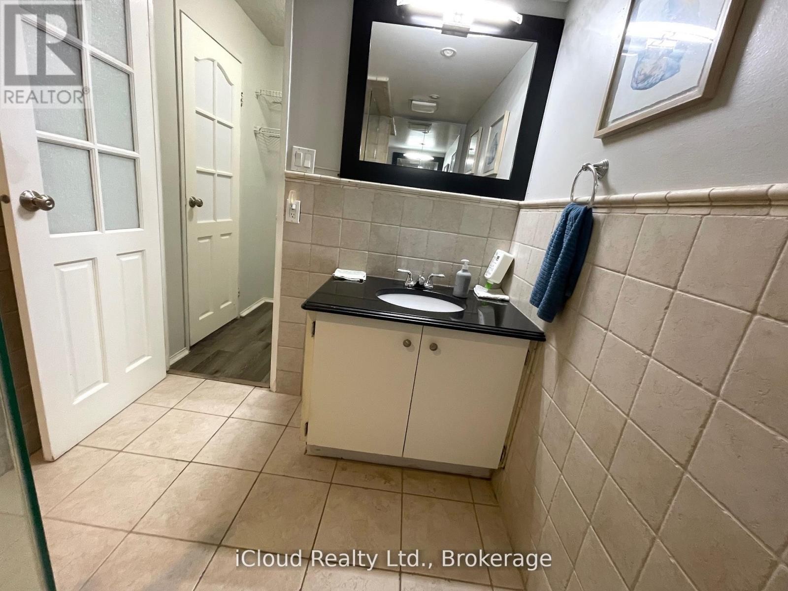 












3208 - 3650 KANEFF CRESCENT

,
Mississauga (Mississauga Valleys),




Ontario
L5A4A1

