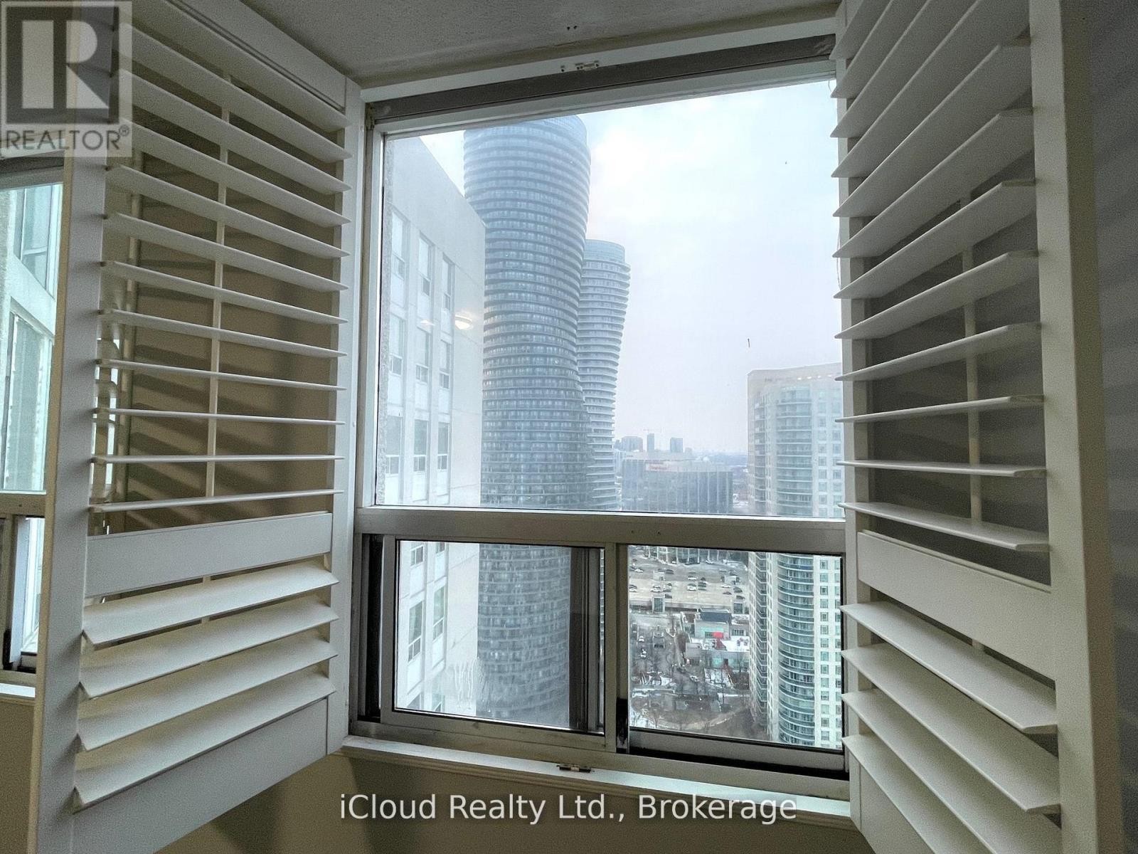












3208 - 3650 KANEFF CRESCENT

,
Mississauga (Mississauga Valleys),




Ontario
L5A4A1

