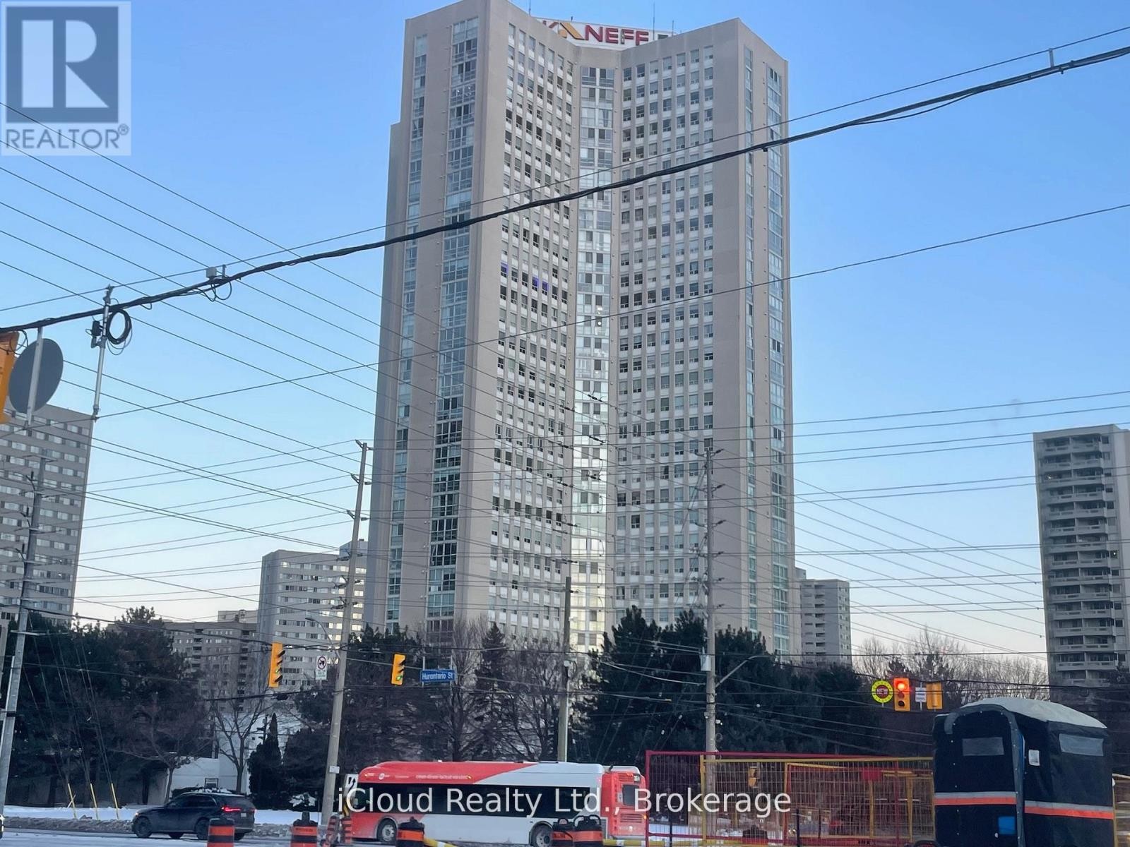 












3208 - 3650 KANEFF CRESCENT

,
Mississauga (Mississauga Valleys),




Ontario
L5A4A1

