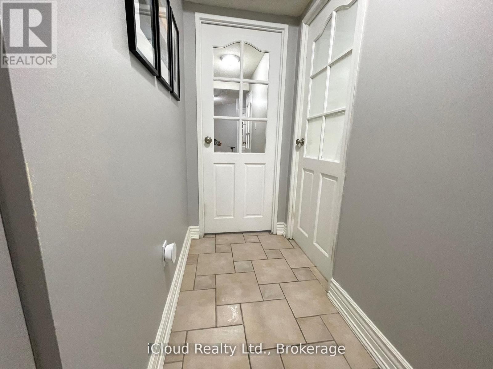 












3208 - 3650 KANEFF CRESCENT

,
Mississauga (Mississauga Valleys),




Ontario
L5A4A1

