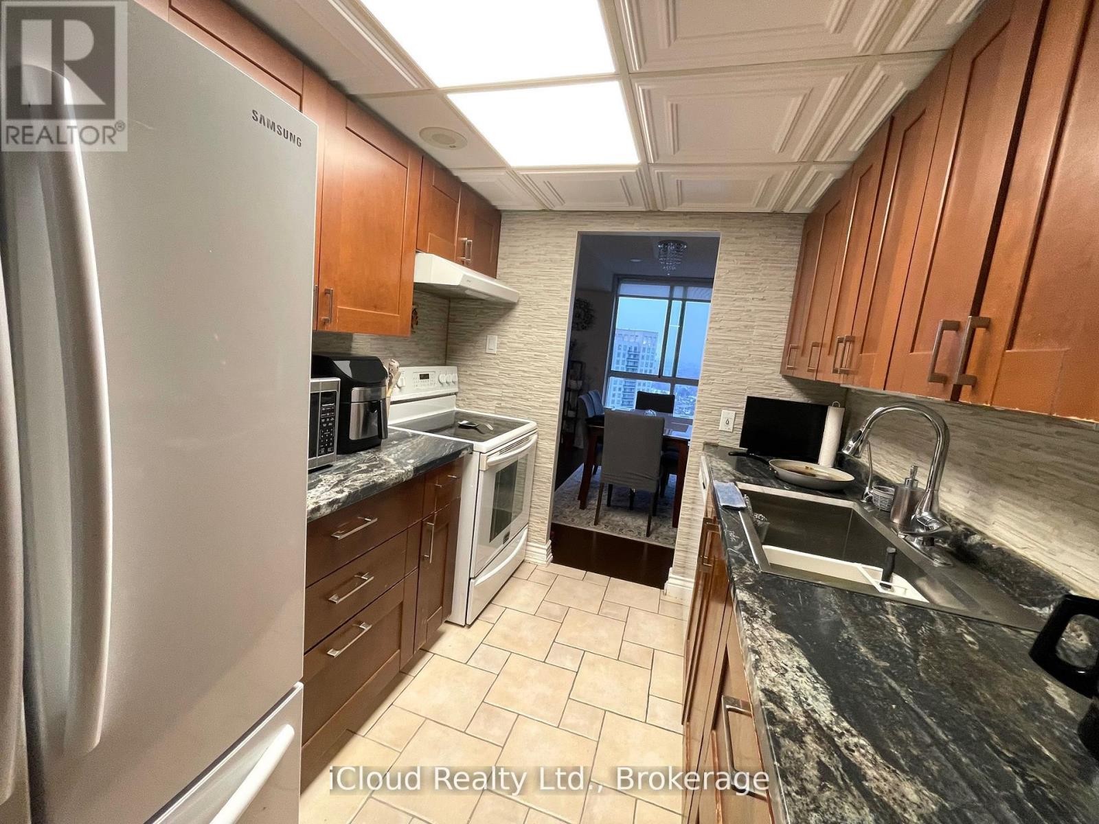 












3208 - 3650 KANEFF CRESCENT

,
Mississauga (Mississauga Valleys),




Ontario
L5A4A1

