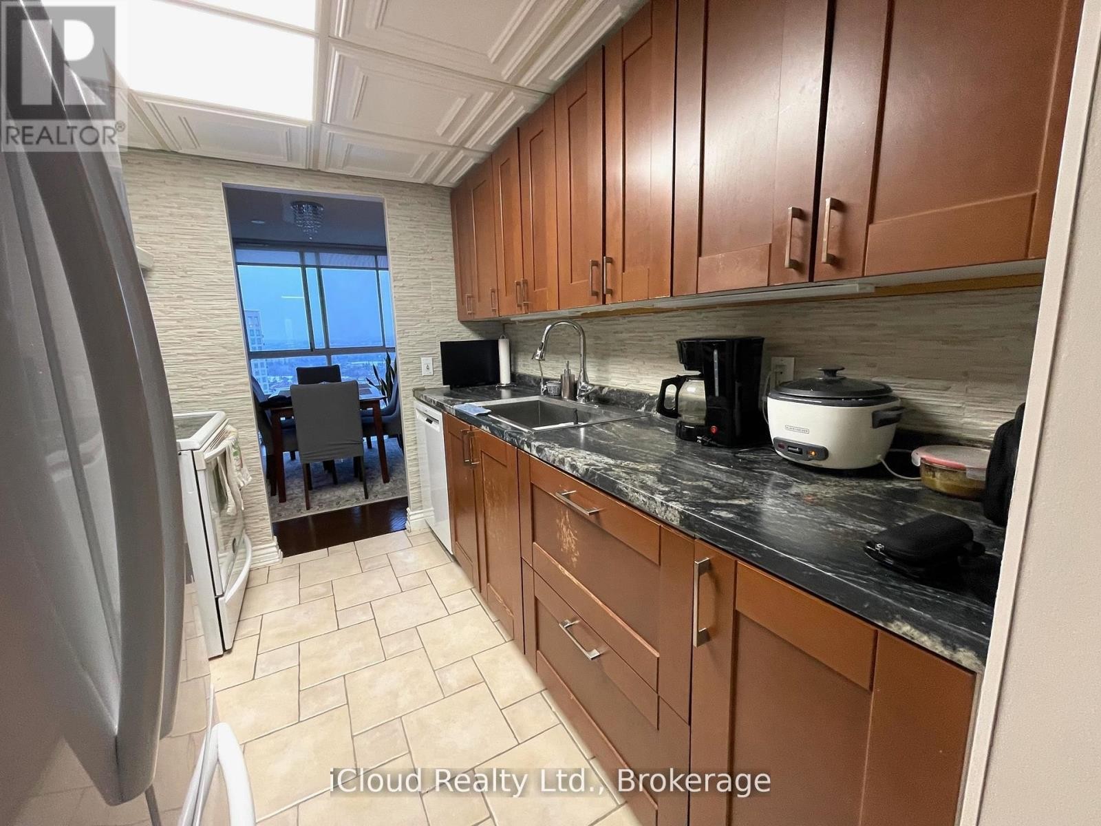 












3208 - 3650 KANEFF CRESCENT

,
Mississauga (Mississauga Valleys),




Ontario
L5A4A1

