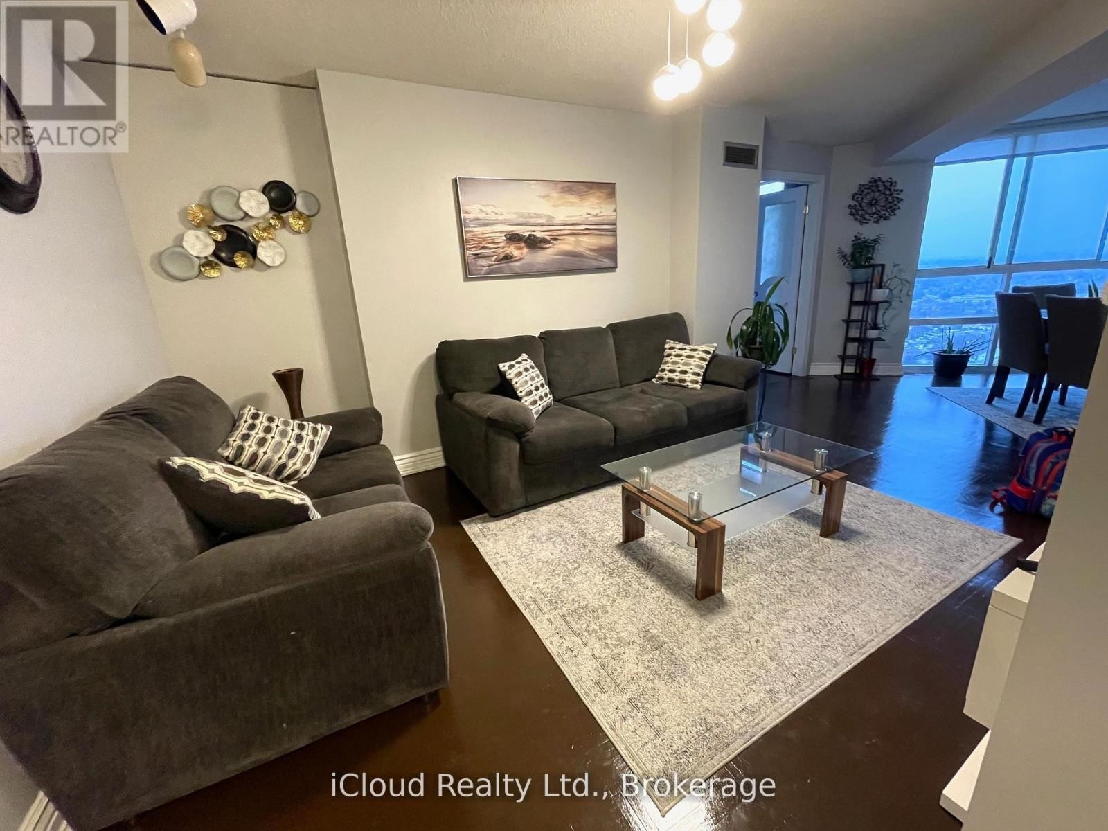 












3208 - 3650 KANEFF CRESCENT

,
Mississauga (Mississauga Valleys),




Ontario
L5A4A1

