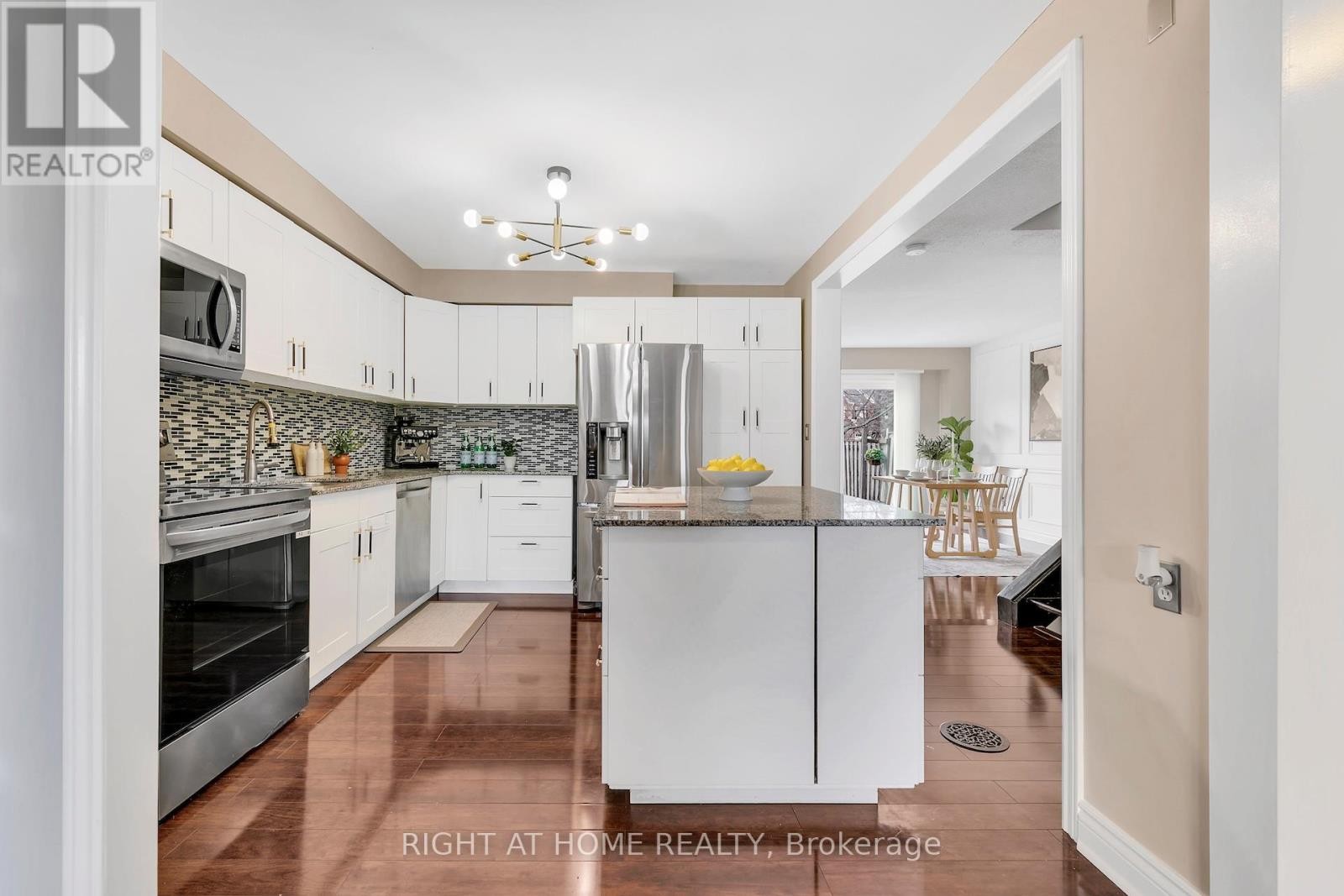 












17 - 1580 LANCASTER DRIVE

,
Oakville (FA Falgarwood),




Ontario
L6H2Z5

