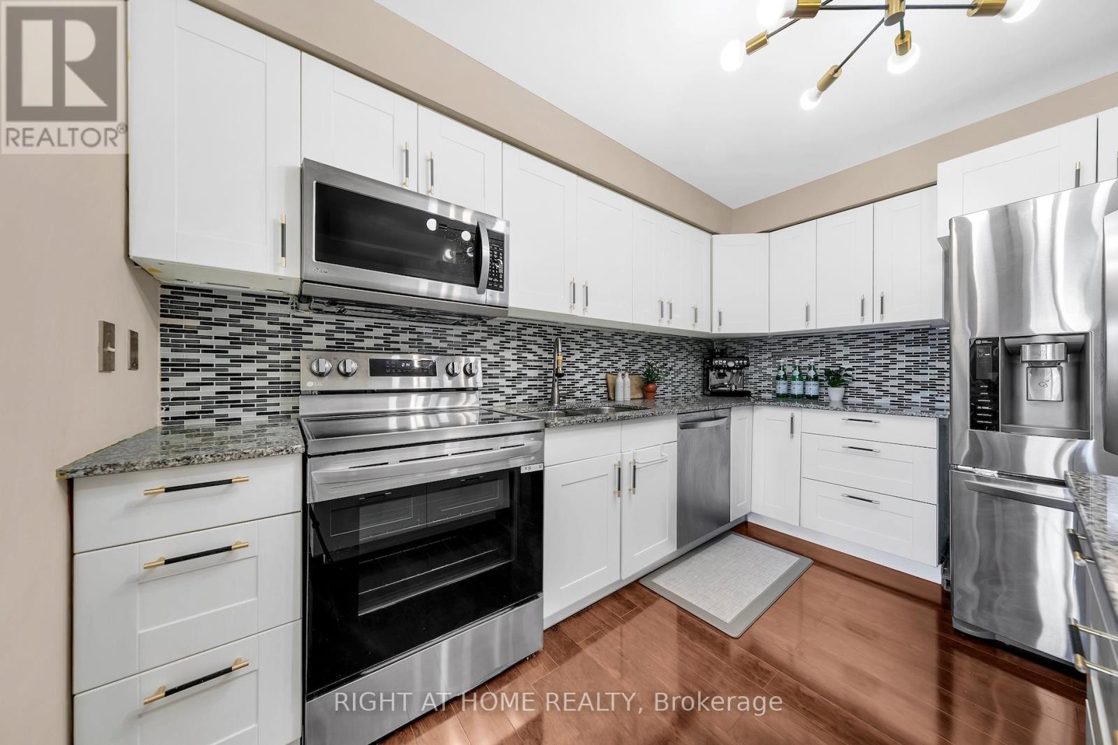 












17 - 1580 LANCASTER DRIVE

,
Oakville (FA Falgarwood),




Ontario
L6H2Z5

