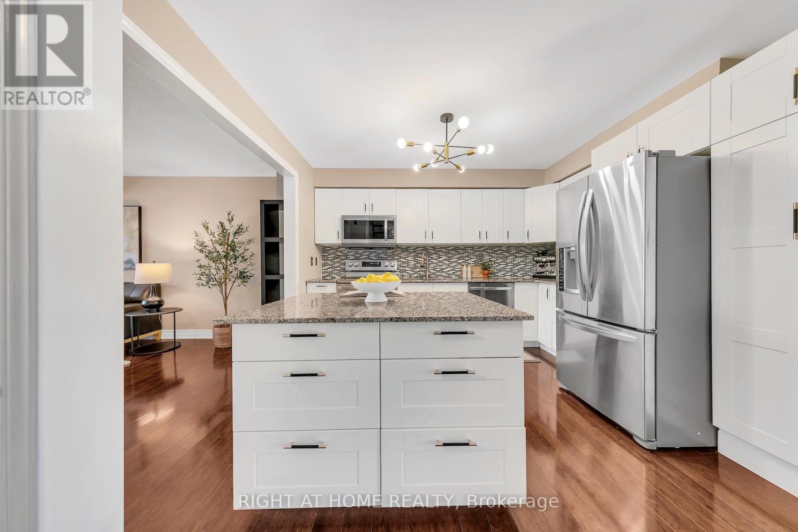 












17 - 1580 LANCASTER DRIVE

,
Oakville (FA Falgarwood),




Ontario
L6H2Z5

