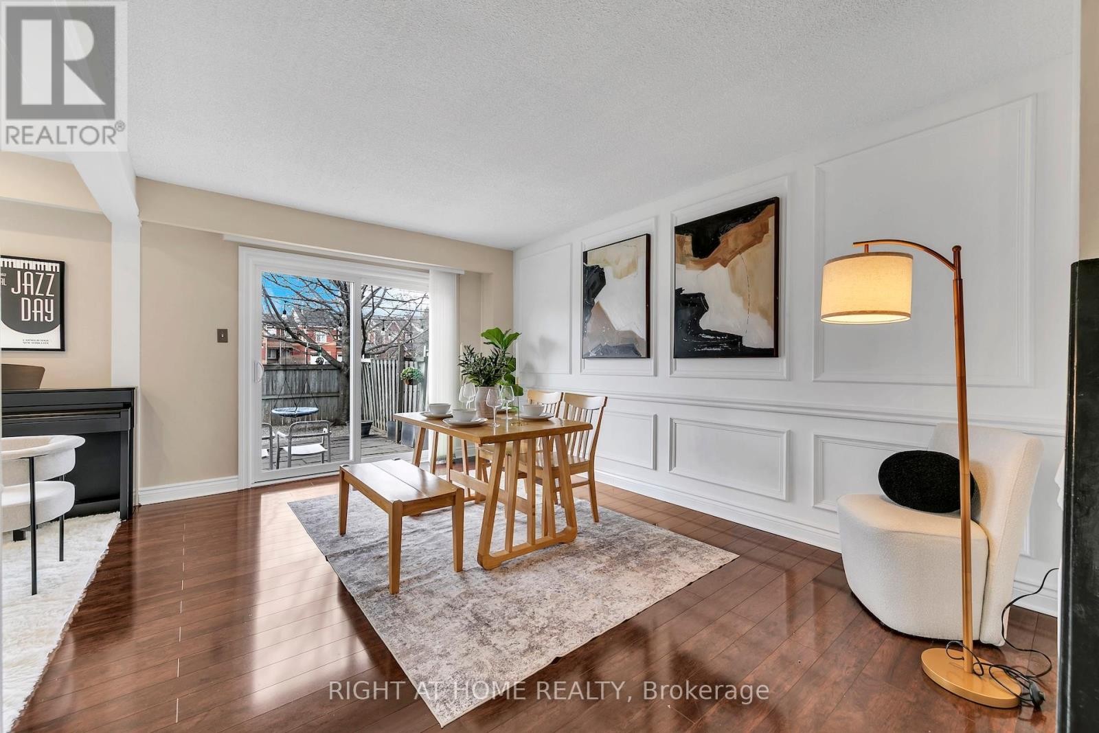 












17 - 1580 LANCASTER DRIVE

,
Oakville (FA Falgarwood),




Ontario
L6H2Z5

