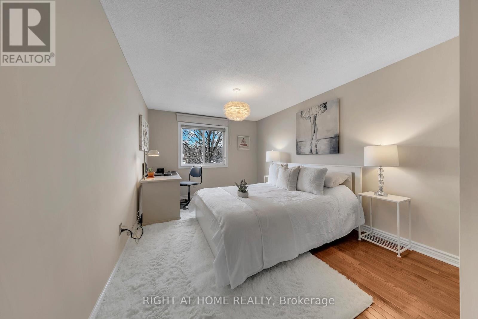 












17 - 1580 LANCASTER DRIVE

,
Oakville (FA Falgarwood),




Ontario
L6H2Z5

