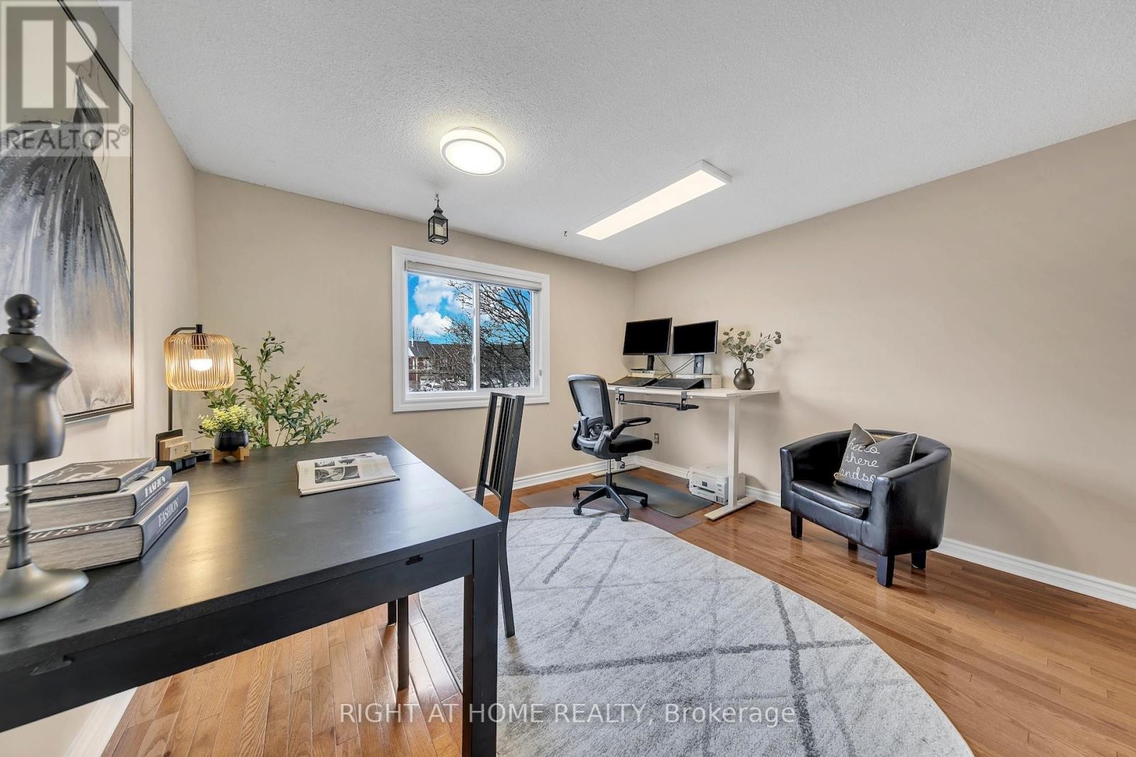 












17 - 1580 LANCASTER DRIVE

,
Oakville (FA Falgarwood),




Ontario
L6H2Z5

