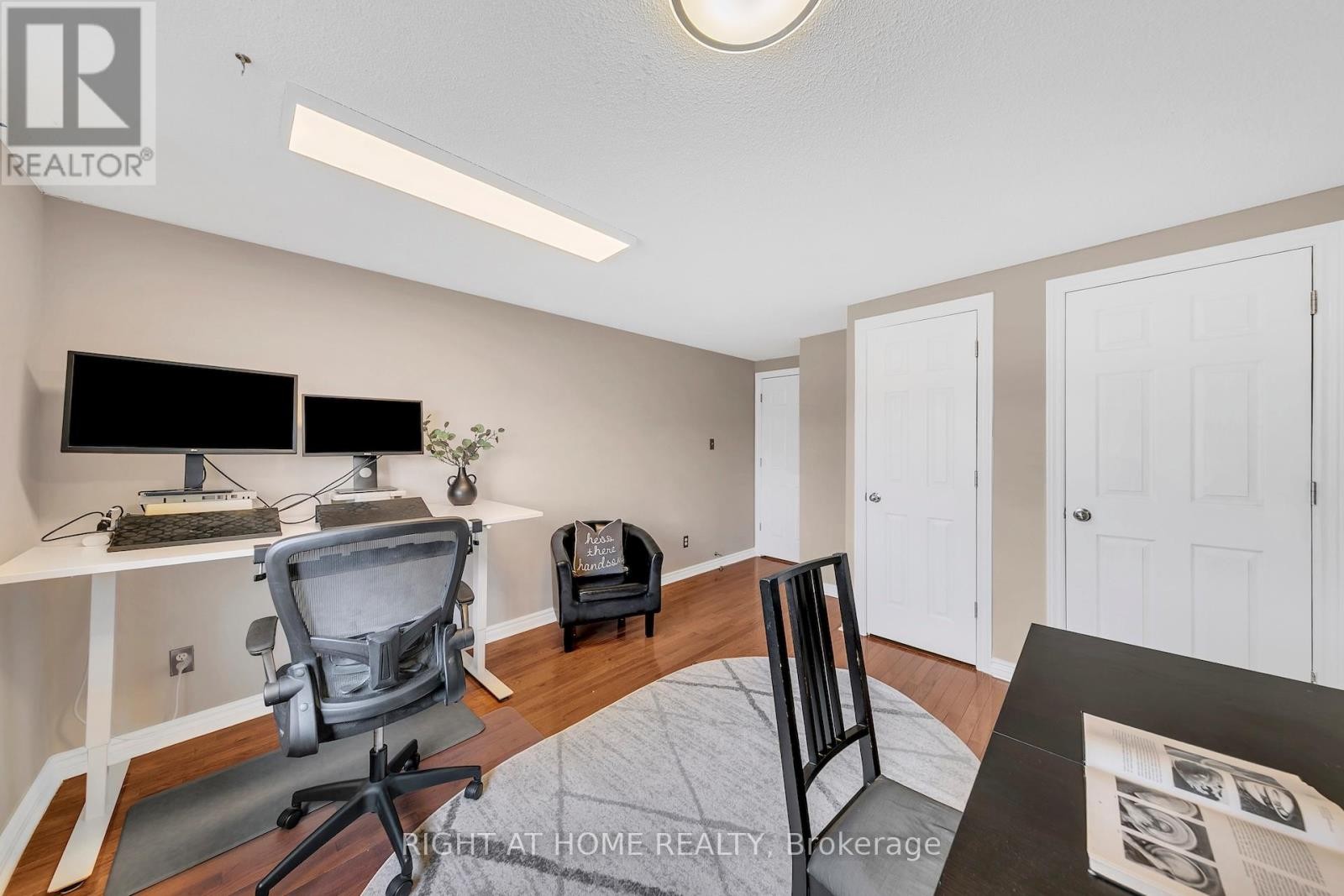 












17 - 1580 LANCASTER DRIVE

,
Oakville (FA Falgarwood),




Ontario
L6H2Z5

