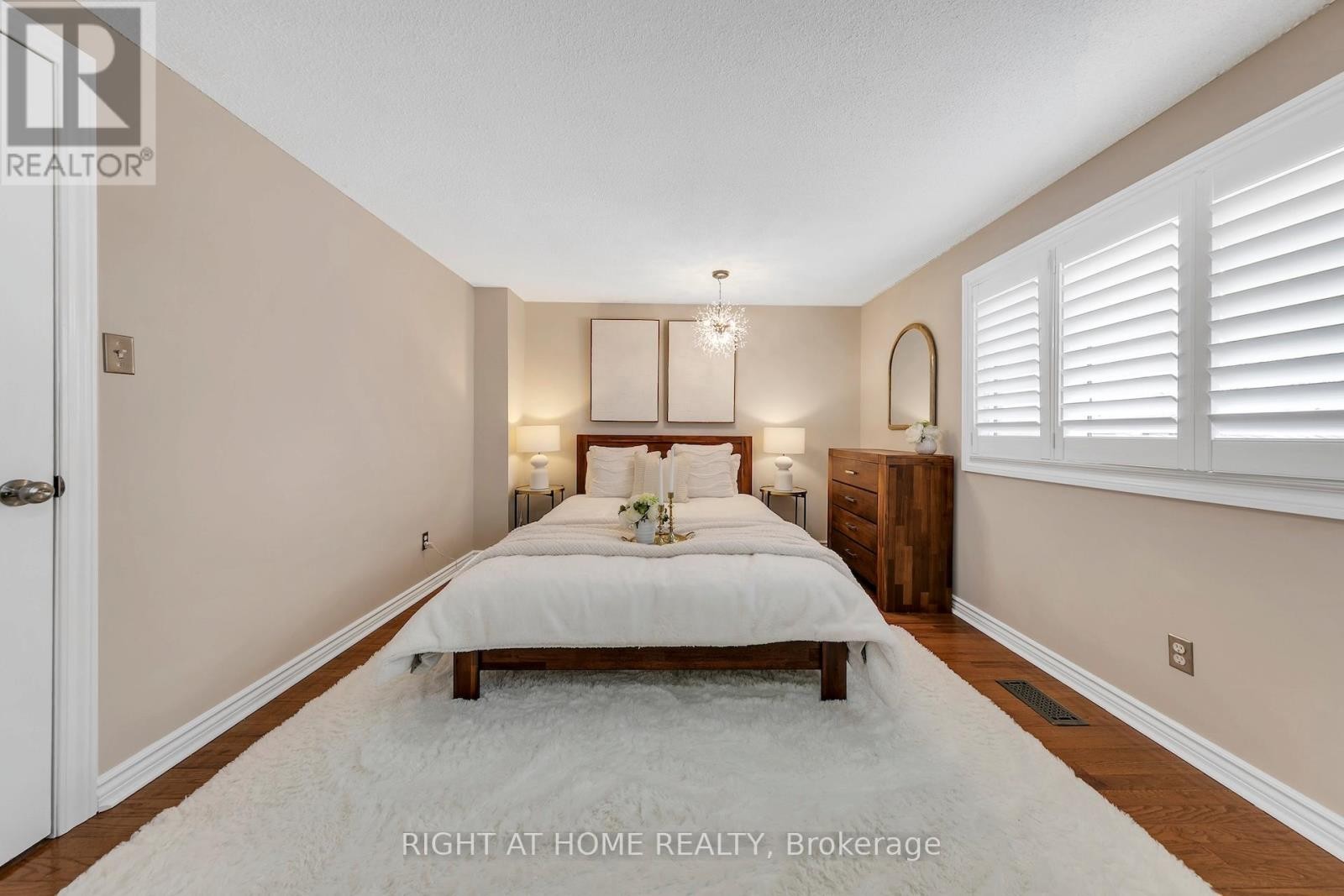 












17 - 1580 LANCASTER DRIVE

,
Oakville (FA Falgarwood),




Ontario
L6H2Z5

