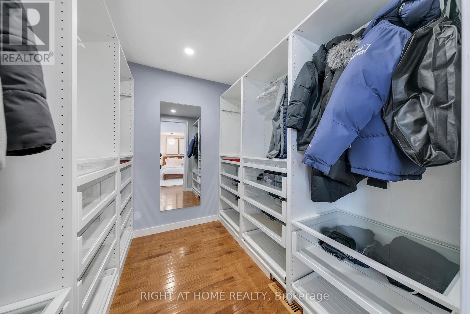 












17 - 1580 LANCASTER DRIVE

,
Oakville (FA Falgarwood),




Ontario
L6H2Z5

