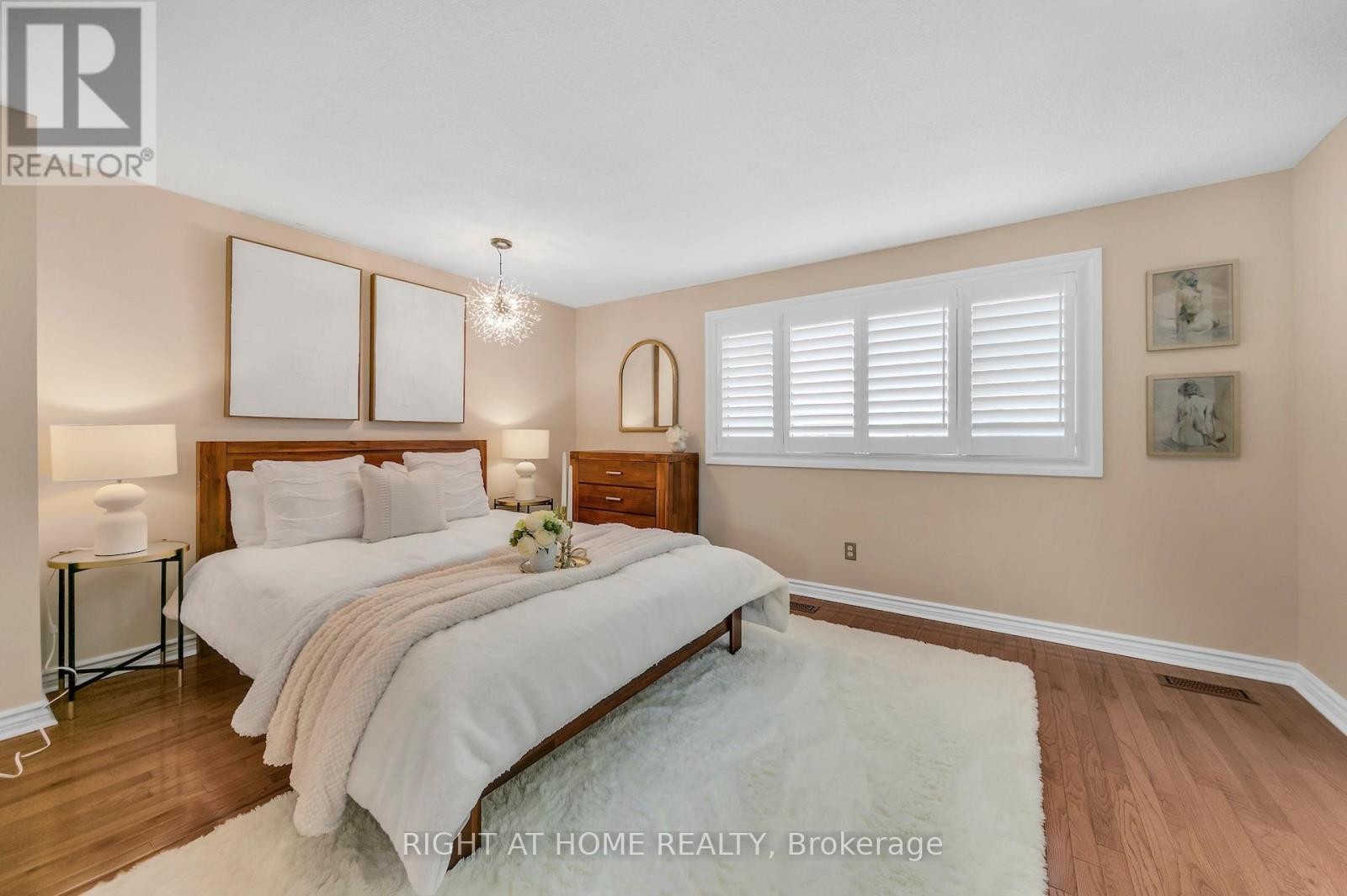 












17 - 1580 LANCASTER DRIVE

,
Oakville (FA Falgarwood),




Ontario
L6H2Z5

