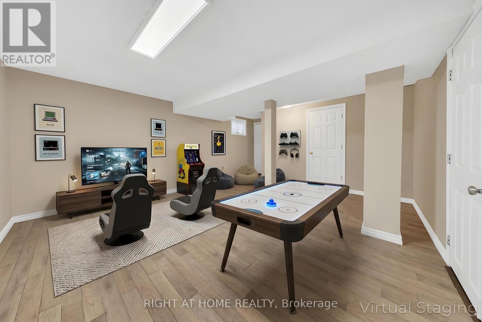 












17 - 1580 LANCASTER DRIVE

,
Oakville (FA Falgarwood),




Ontario
L6H2Z5

