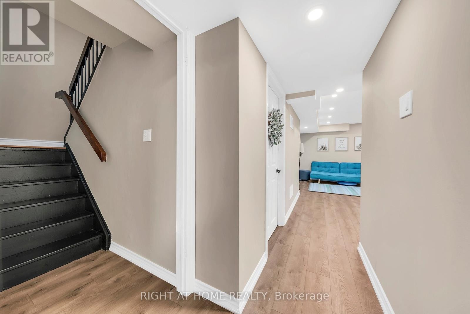 












17 - 1580 LANCASTER DRIVE

,
Oakville (FA Falgarwood),




Ontario
L6H2Z5

