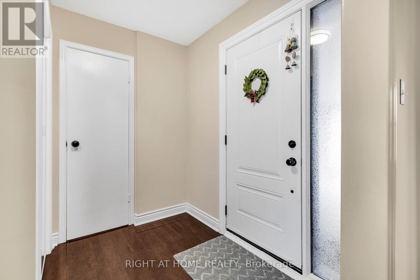 












17 - 1580 LANCASTER DRIVE

,
Oakville (FA Falgarwood),




Ontario
L6H2Z5

