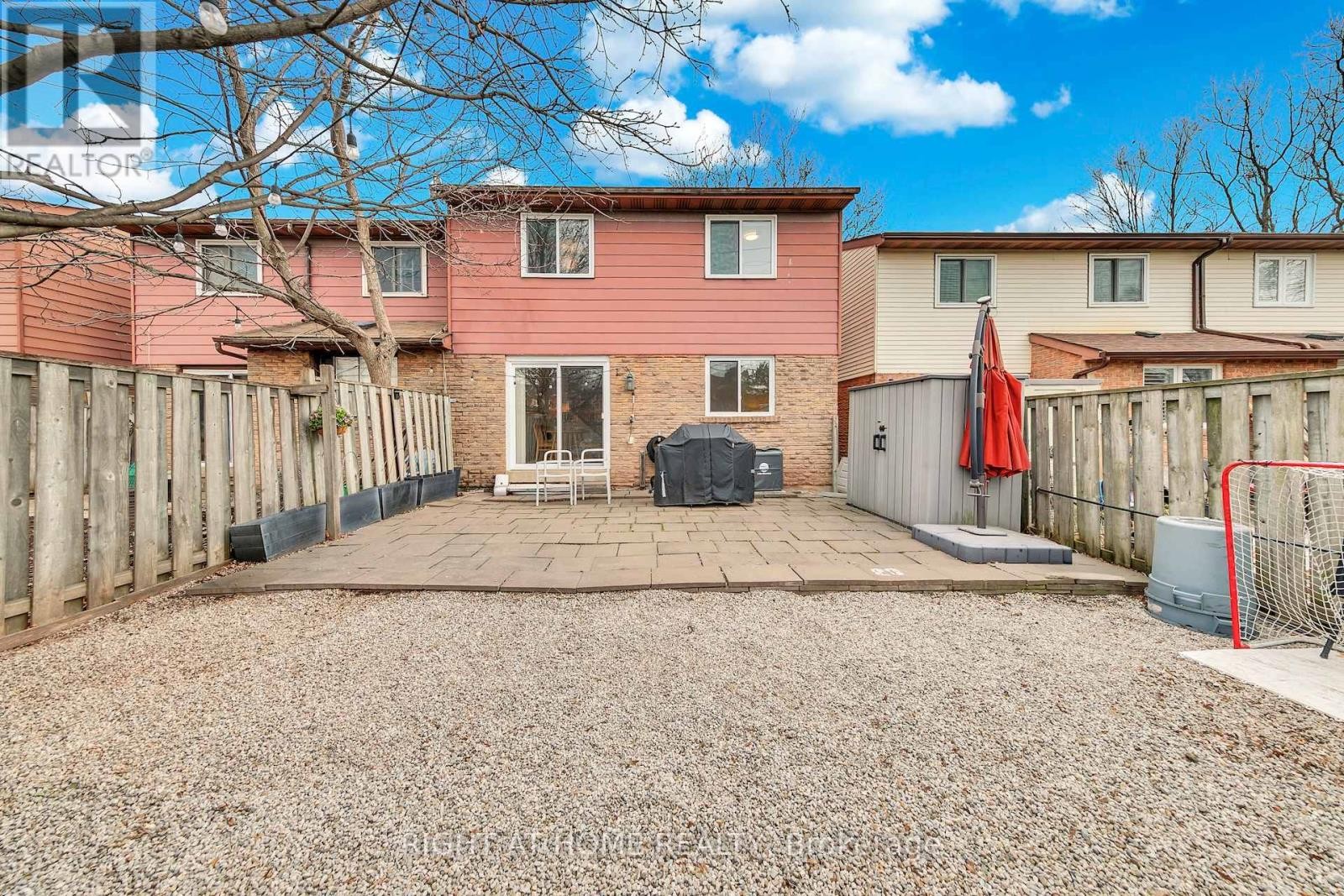 












17 - 1580 LANCASTER DRIVE

,
Oakville (FA Falgarwood),




Ontario
L6H2Z5

