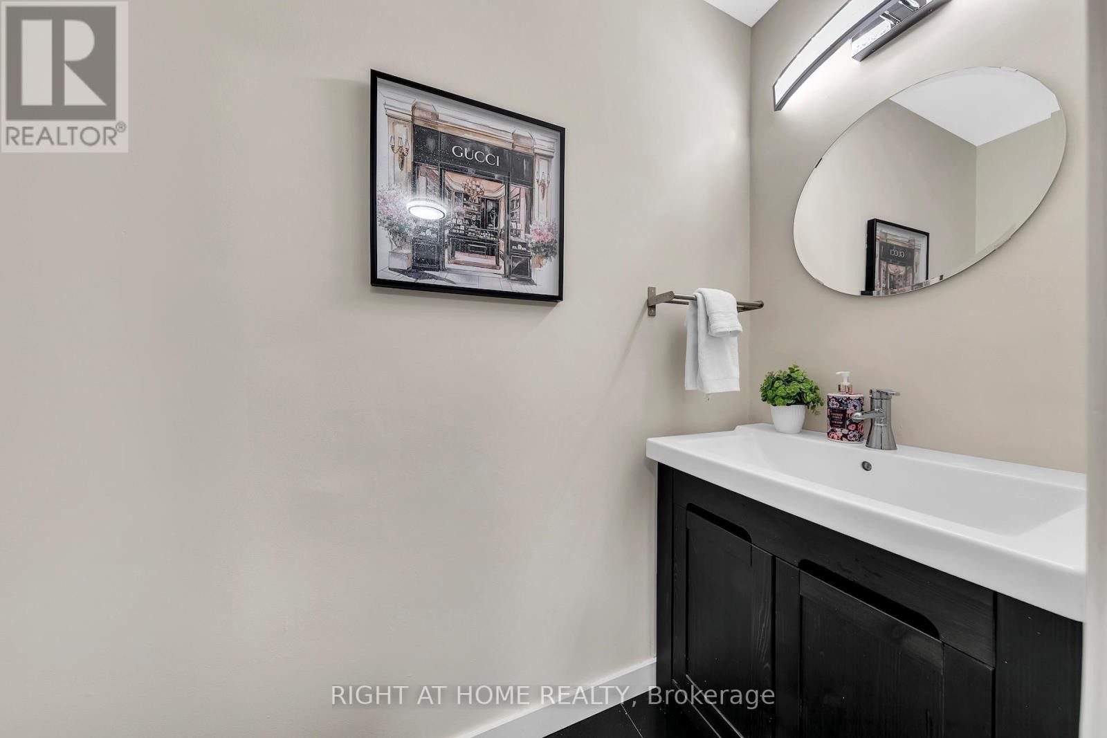 












17 - 1580 LANCASTER DRIVE

,
Oakville (FA Falgarwood),




Ontario
L6H2Z5

