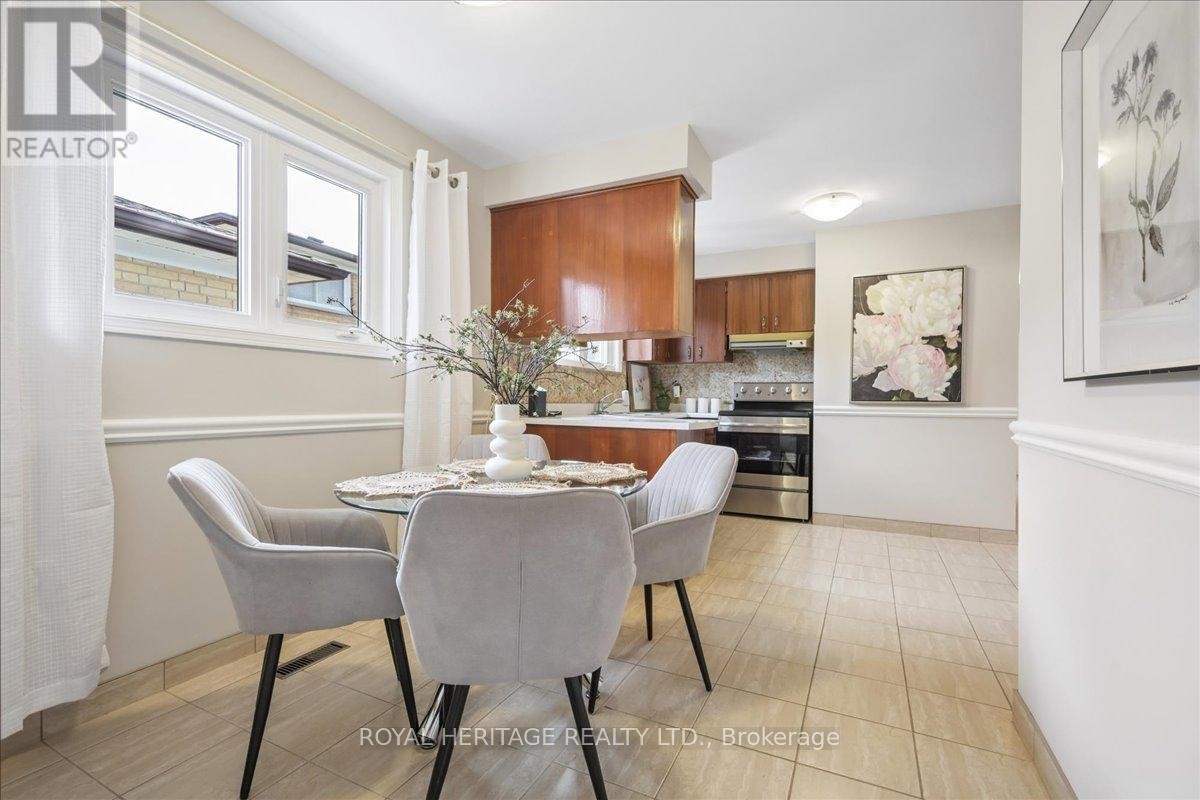 












297 DRIFTWOOD AVENUE

,
Toronto (Black Creek),




Ontario
M3N2N6

