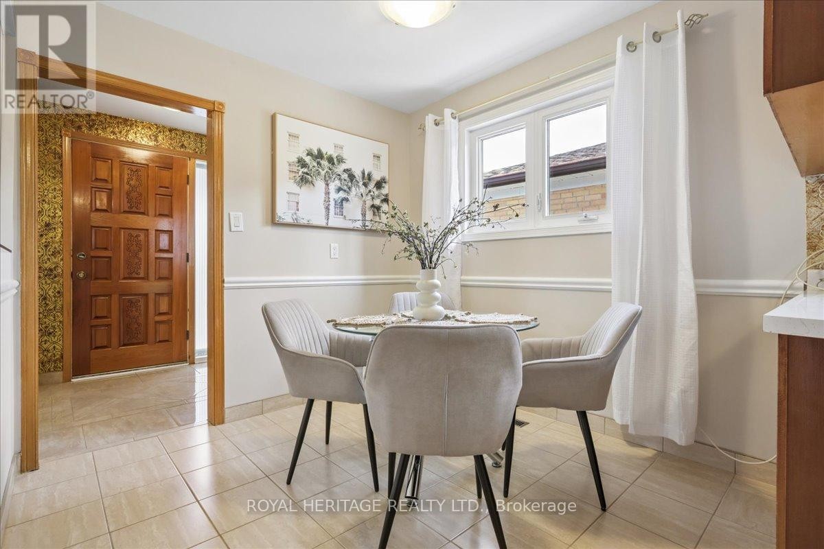 












297 DRIFTWOOD AVENUE

,
Toronto (Black Creek),




Ontario
M3N2N6

