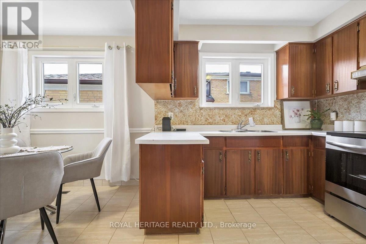 












297 DRIFTWOOD AVENUE

,
Toronto (Black Creek),




Ontario
M3N2N6

