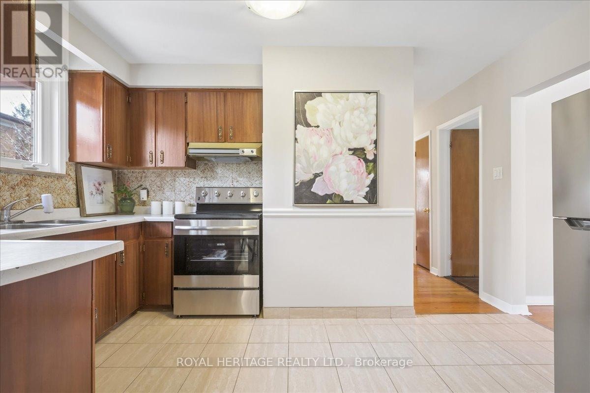 












297 DRIFTWOOD AVENUE

,
Toronto (Black Creek),




Ontario
M3N2N6

