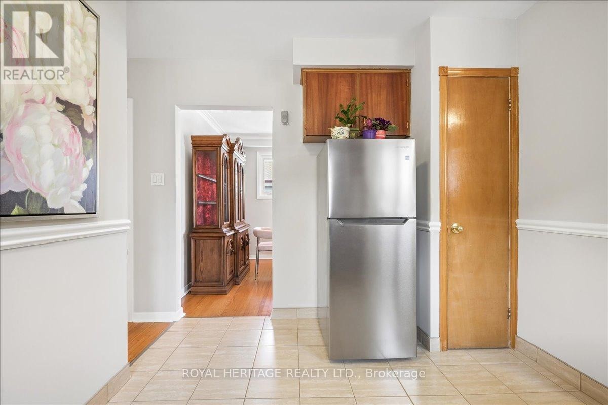 












297 DRIFTWOOD AVENUE

,
Toronto (Black Creek),




Ontario
M3N2N6

