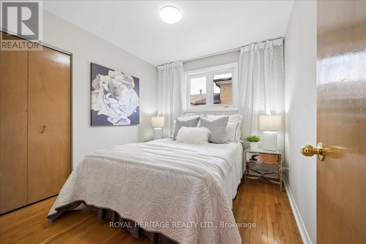 












297 DRIFTWOOD AVENUE

,
Toronto (Black Creek),




Ontario
M3N2N6

