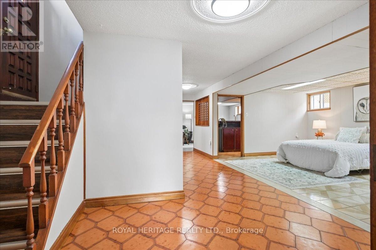 












297 DRIFTWOOD AVENUE

,
Toronto (Black Creek),




Ontario
M3N2N6

