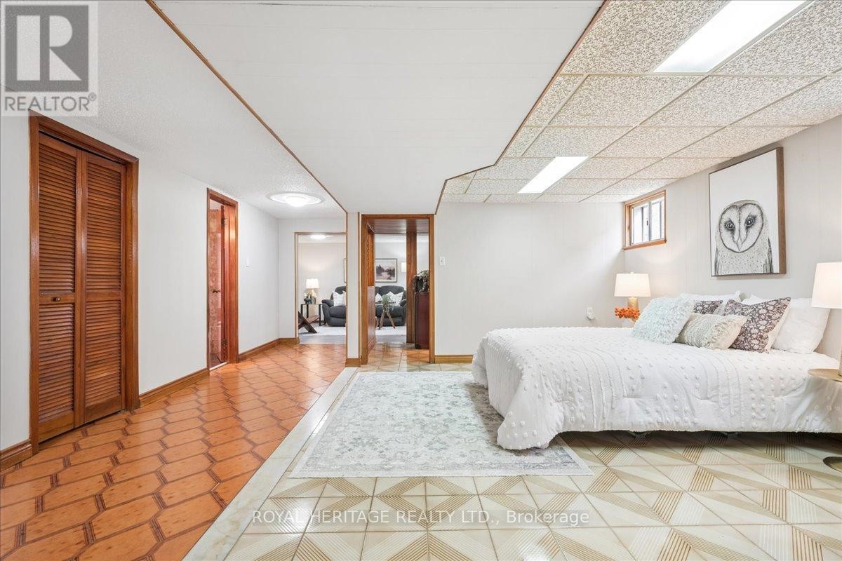 












297 DRIFTWOOD AVENUE

,
Toronto (Black Creek),




Ontario
M3N2N6

