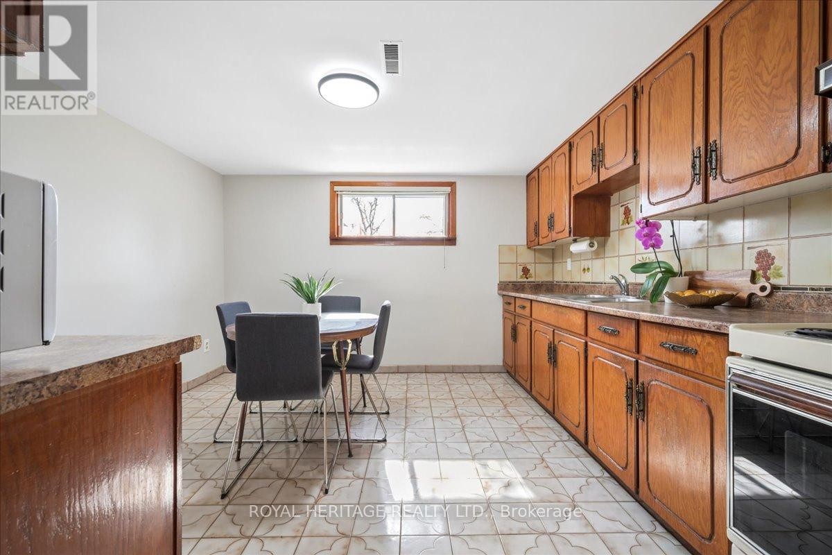 












297 DRIFTWOOD AVENUE

,
Toronto (Black Creek),




Ontario
M3N2N6

