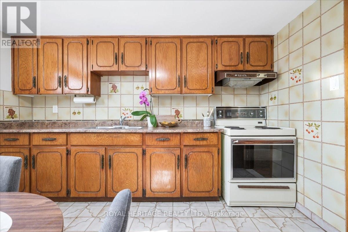 












297 DRIFTWOOD AVENUE

,
Toronto (Black Creek),




Ontario
M3N2N6

