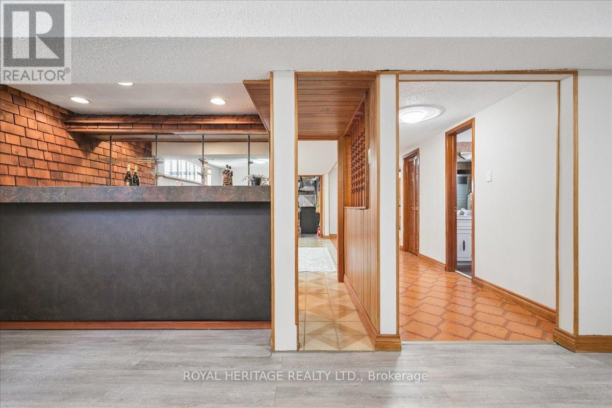 












297 DRIFTWOOD AVENUE

,
Toronto (Black Creek),




Ontario
M3N2N6

