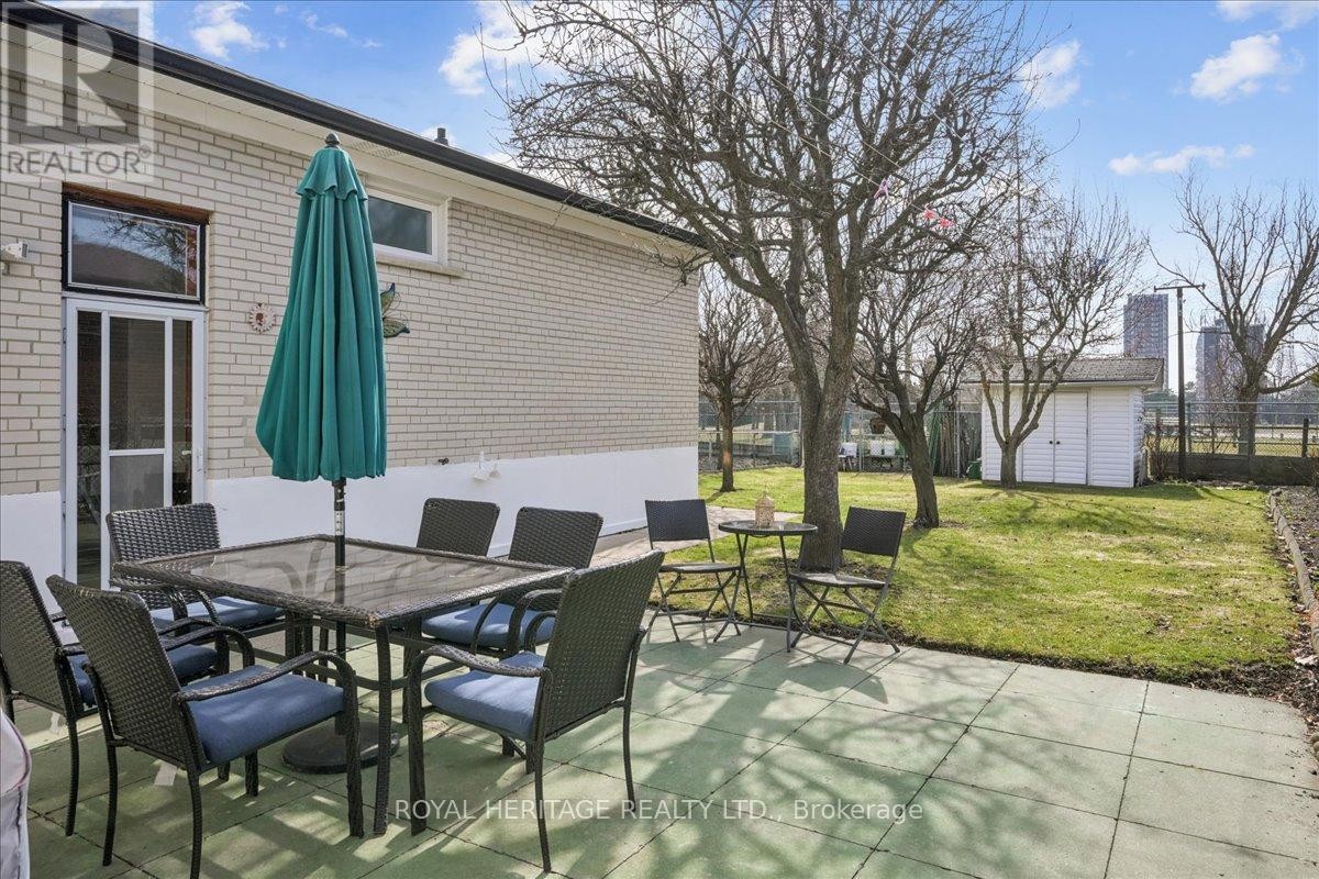 












297 DRIFTWOOD AVENUE

,
Toronto (Black Creek),




Ontario
M3N2N6

