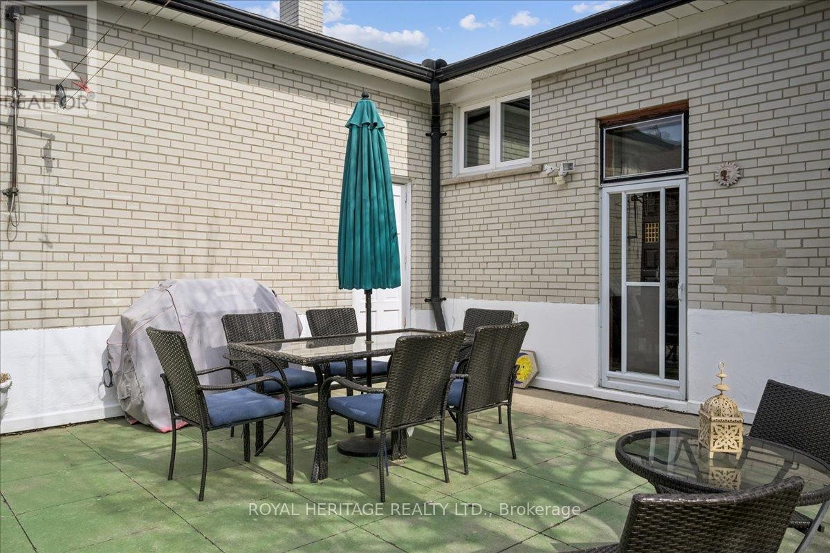 












297 DRIFTWOOD AVENUE

,
Toronto (Black Creek),




Ontario
M3N2N6

