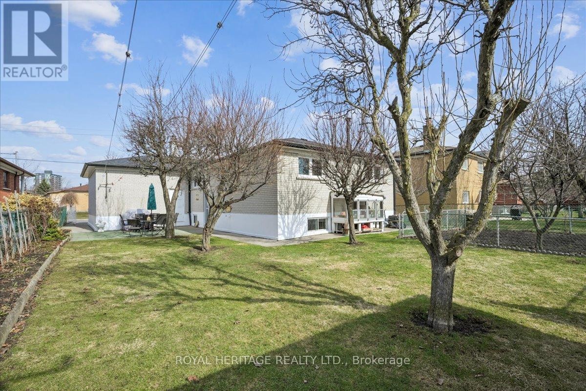 












297 DRIFTWOOD AVENUE

,
Toronto (Black Creek),




Ontario
M3N2N6

