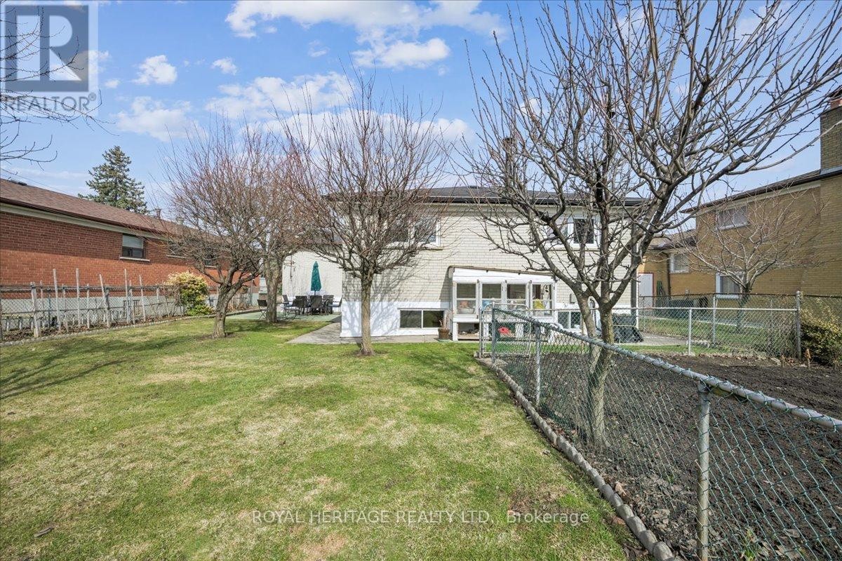 












297 DRIFTWOOD AVENUE

,
Toronto (Black Creek),




Ontario
M3N2N6

