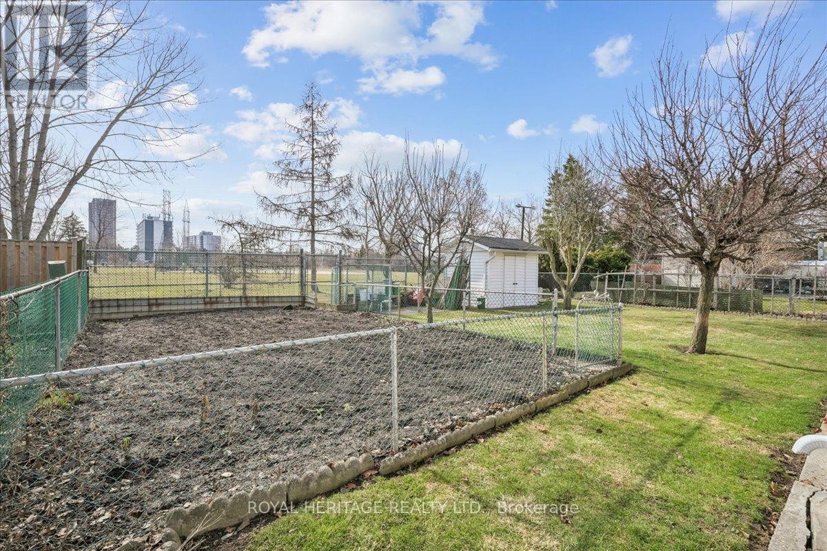 












297 DRIFTWOOD AVENUE

,
Toronto (Black Creek),




Ontario
M3N2N6

