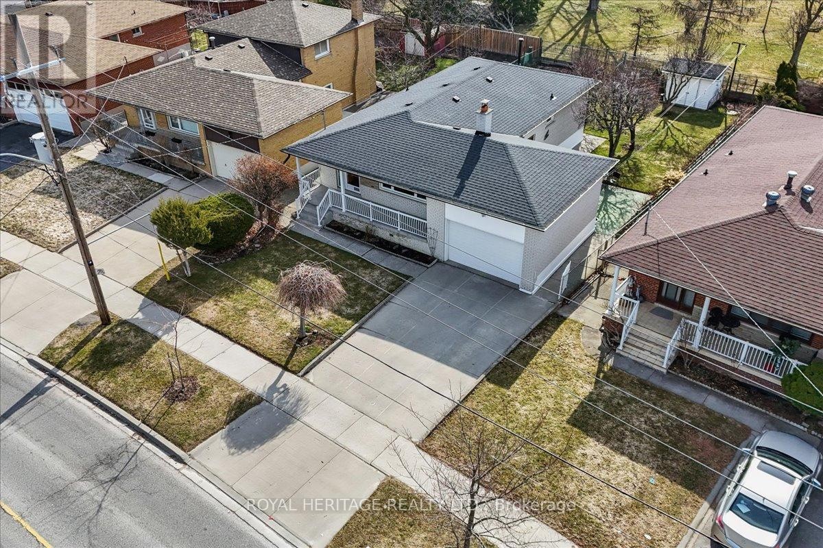 












297 DRIFTWOOD AVENUE

,
Toronto (Black Creek),




Ontario
M3N2N6

