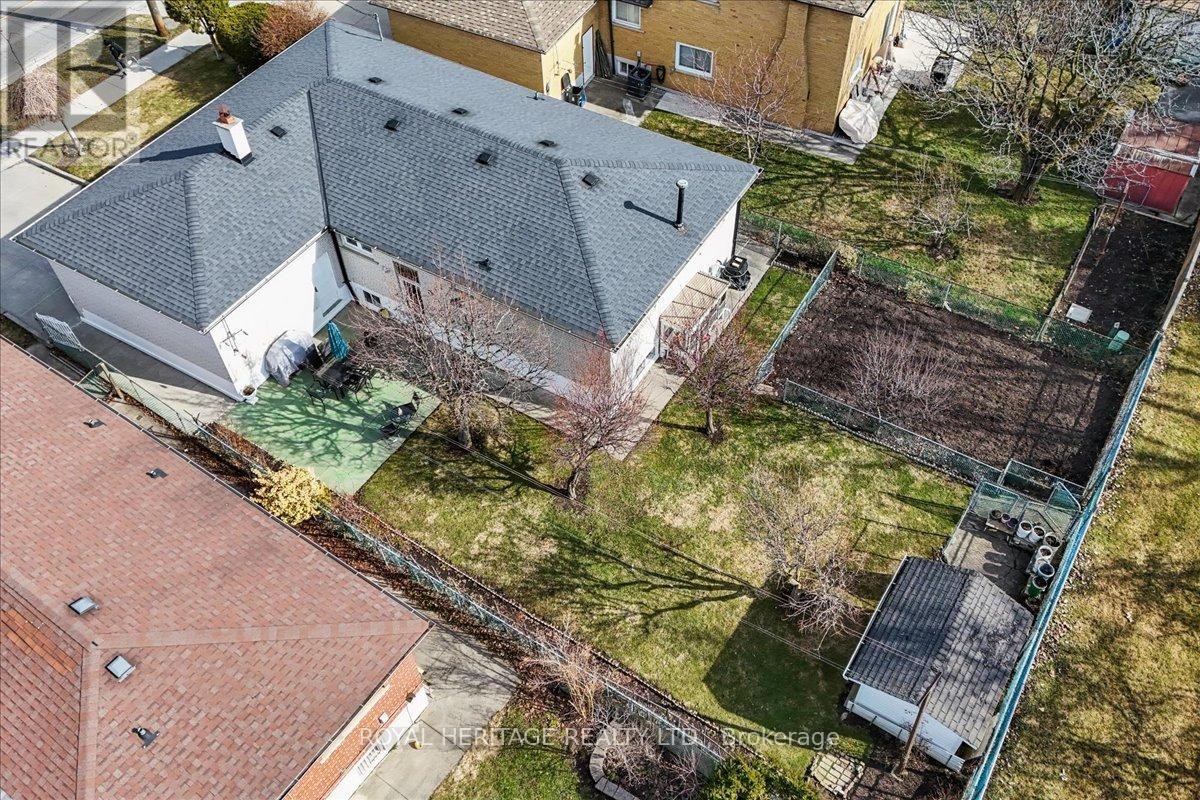 












297 DRIFTWOOD AVENUE

,
Toronto (Black Creek),




Ontario
M3N2N6

