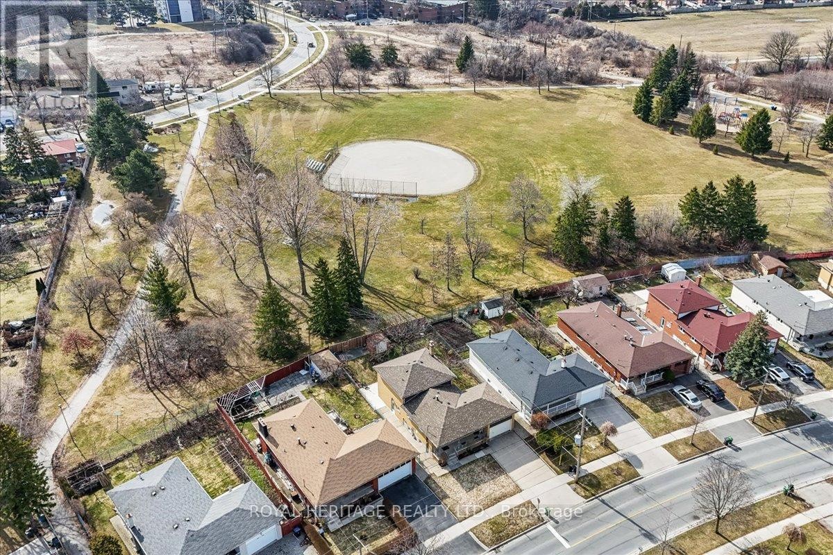 












297 DRIFTWOOD AVENUE

,
Toronto (Black Creek),




Ontario
M3N2N6

