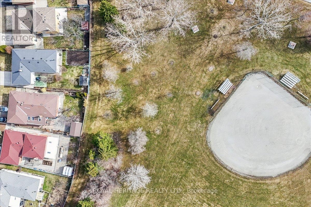 












297 DRIFTWOOD AVENUE

,
Toronto (Black Creek),




Ontario
M3N2N6

