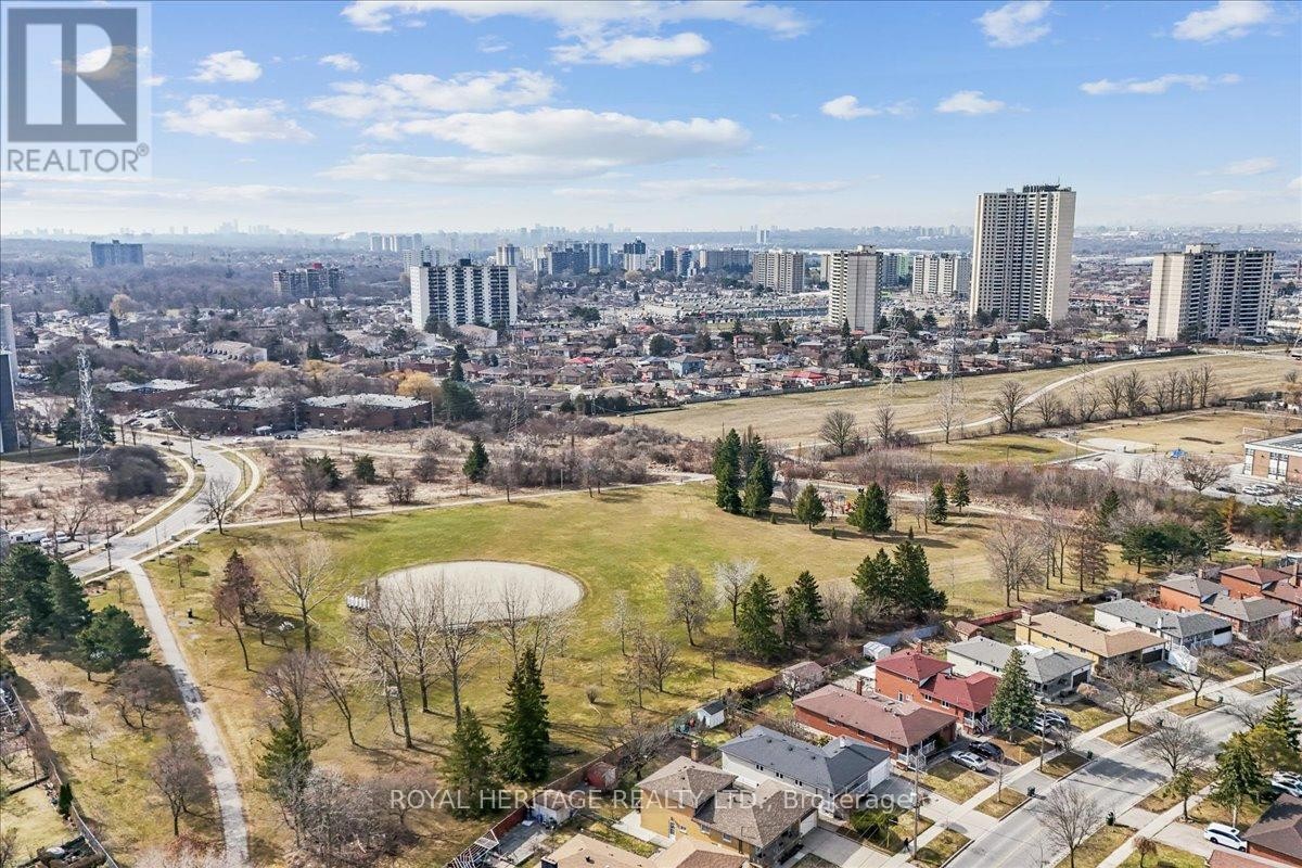 












297 DRIFTWOOD AVENUE

,
Toronto (Black Creek),




Ontario
M3N2N6

