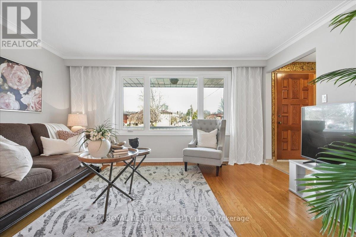 












297 DRIFTWOOD AVENUE

,
Toronto (Black Creek),




Ontario
M3N2N6

