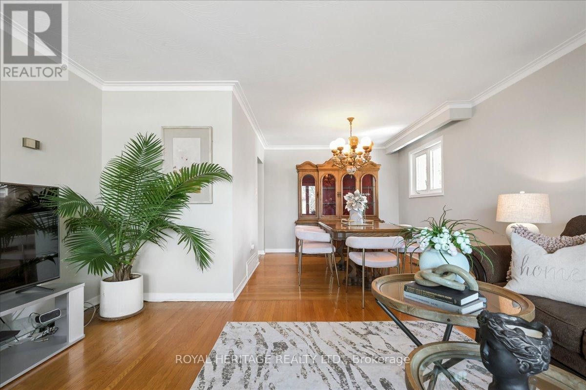 












297 DRIFTWOOD AVENUE

,
Toronto (Black Creek),




Ontario
M3N2N6

