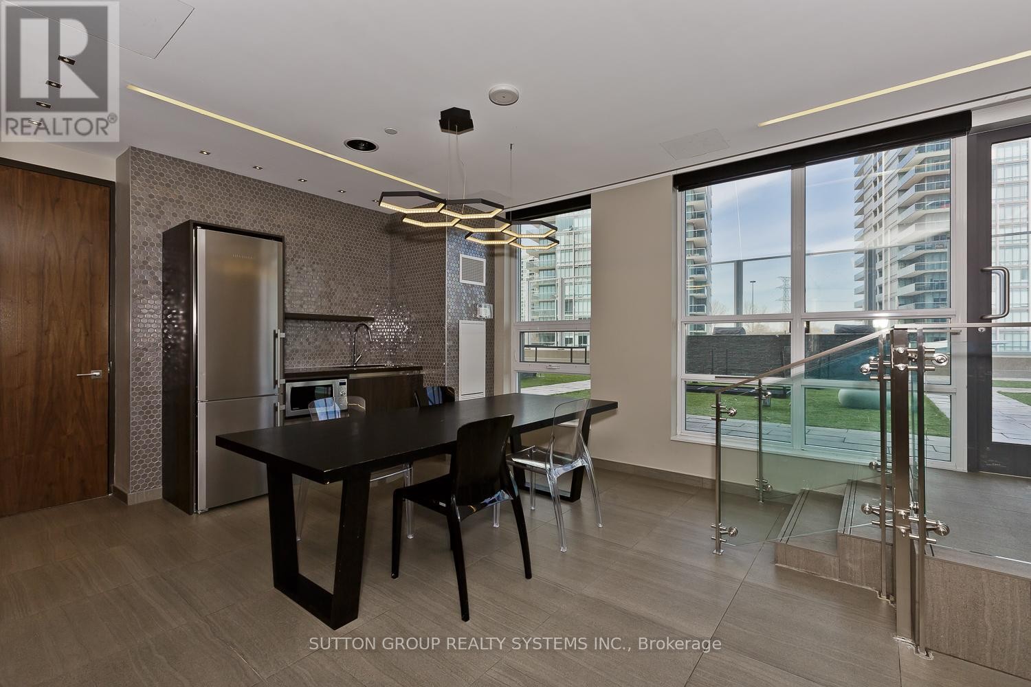 












1410 - 36 PARK LAWN ROAD

,
Toronto (Mimico),




Ontario
M8Y0C1

